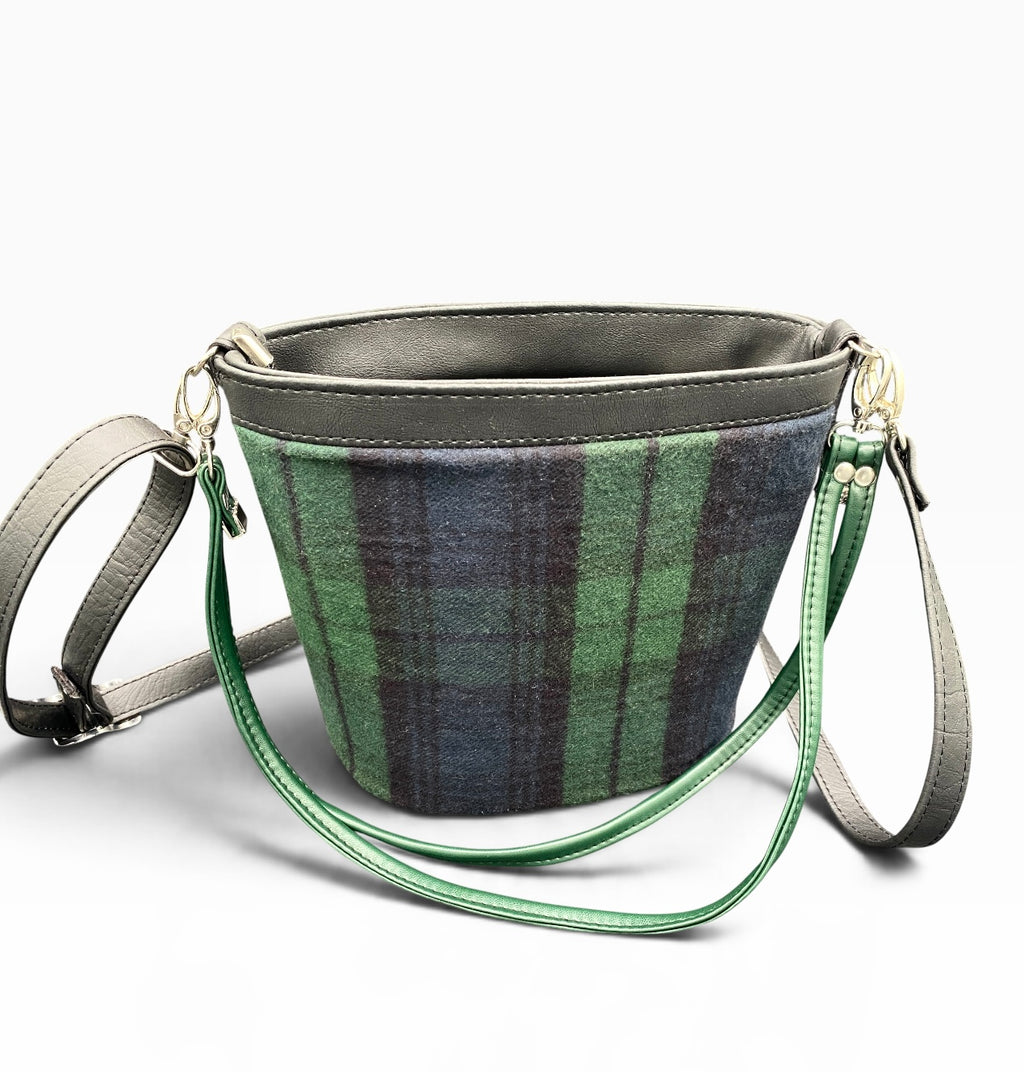 Classic Flannel Tartan & Faux Leather Bucket Bag, 4 Pockets, 2 Straps