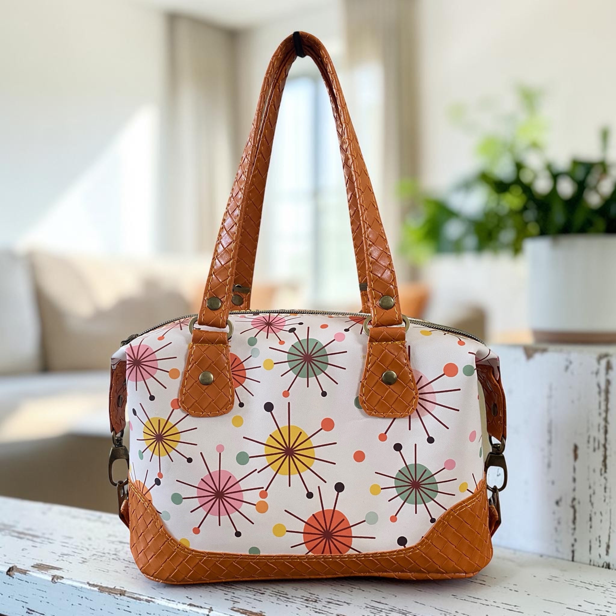 Retro vinyl top handle handbag with pockets and side side clips